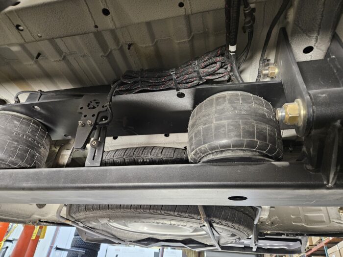 2015+ Mercedes-Benz/Freightliner Sprinter Van 2500 - SRW - 2-Stage Rear Air Suspension - Image 13