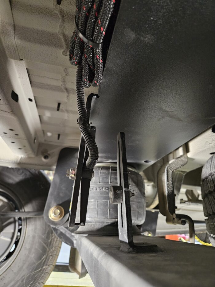 2015+ Mercedes-Benz/Freightliner Sprinter Van 2500 - SRW - 2-Stage Rear Air Suspension - Image 8