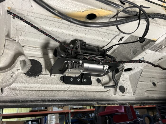 2015+ Mercedes-Benz/Freightliner Sprinter Van 2500 - SRW - 2-Stage Rear Air Suspension - Image 6