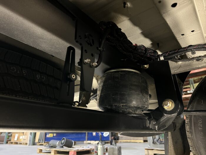 2015+ Mercedes-Benz/Freightliner Sprinter Van 2500 - SRW - 2-Stage Rear Air Suspension - Image 4