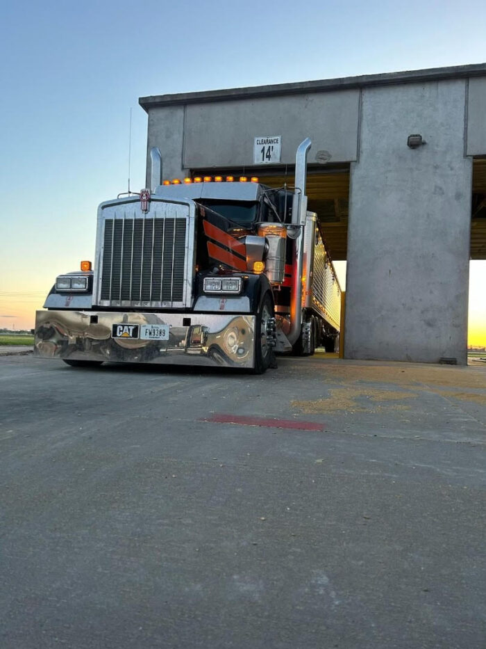 1990-Present Kenworth W900L Semi Air Ride