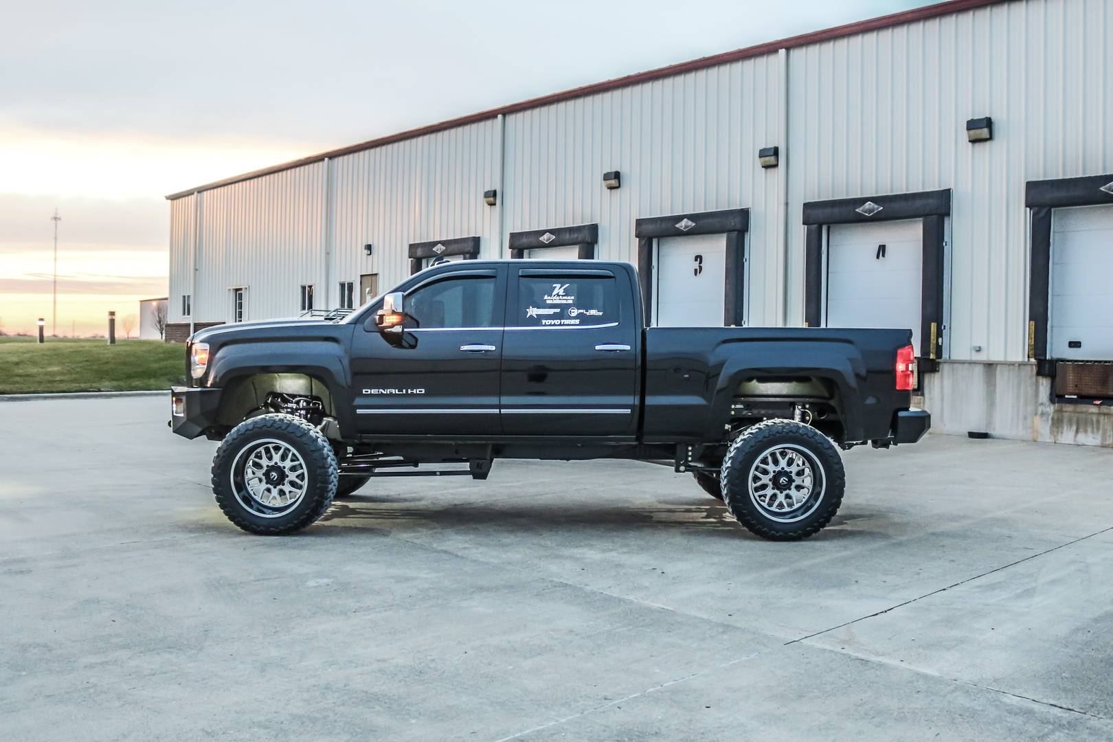2011-2015 GM 2500/3500 4X4 6-8" Rear Air Suspension
